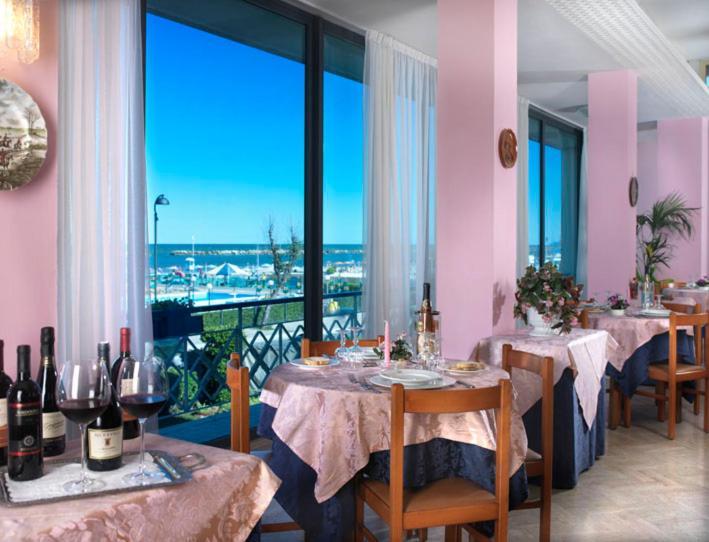 Hotel Diplomatic Bellaria-Igea Marina Extérieur photo